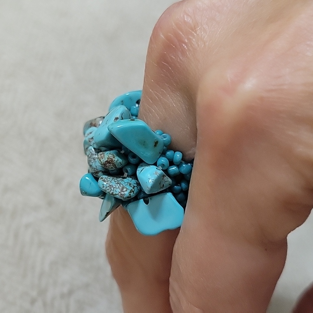 TURQUOISE HOWLITE BEADED RING - Picture 4 of 6